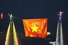 Primer espectáculo de flyboard ligero multicapa en río Dong Nai