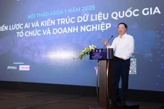 Nguyen Ngoc Cuong, director del Centro Nacional de Datos y vicepresidente de la Asociación Nacional de Datos, habla en el simposio. (Foto: VietnamPlus)