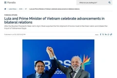El diario Planalto del Gobierno brasileño informa sobre la reunión entre el primer ministro Pham Minh Chinh y el presidente Luiz Inácio Lula da Silva (Foto: VNA)