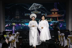 Desfile de Ao Dai (túnica tradicional vietnamita) en el evento (Foto: VNA)