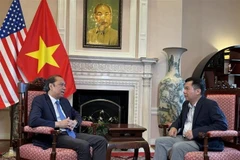 El embajador de Vietnam en Estados Unidos, Nguyen Quoc Dung (derecha), en la entrevista (Foto: VNA)