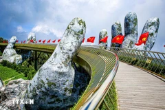 Puente Dorado, un destino atractivo para locales y turistas cuando visitan la ciudad costera de Da Nang. (Foto: VNA)