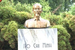 El busto de Ho Chi Minh en el parque dedicado al líder revolucionario en La Habana (Foto: VNA)