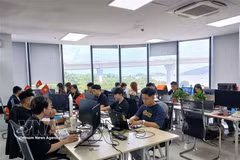 Las empresas emergentes de los sectores de semiconductores e inteligencia artificial están recibiendo espacios de trabajo en la zona de alta concentración de tecnología de la información, en el Parque de Software n.º 2 de Da Nang. (Foto: VNA)