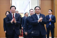 El primer ministro de Vietnam, Pham Minh Chinh (derecha), y Qiu Yong, secretario del Comité del Partido Comunista de China en la Universidad Tsinghua y académico de la Academia de Ciencias de China (Foto: VNA)