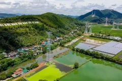 En septiembre de 2024, se finalizó el circuito 3 de la línea de transmisión de ultra alto voltaje de 500 KV Quang Trach - Pho Noi, lo que coadyuva a garantizar un suministro de energía estable para el norte y promover el desarrollo económico regional. (Foto: VNA)