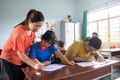 Una clase para niños afectados por el agente naranja (Foto: VNA)