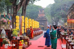 Recreación del Tien Lich (ceremonia de presentación del calendario), un importante ritual de fin de año en el que la corte real presentaba al rey el nuevo calendario para el año siguiente (Foto: VNA)