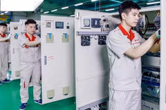 La fábrica Autotech Vietnam (en la comuna de Dai Dong) renueva continuamente la tecnología e impulsa la transformación digital en sus operaciones (Foto: baobacninhtv.vn/)