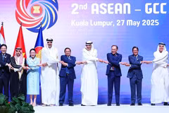 El primer ministro Pham Minh Chinh y los líderes de la ASEAN y el CCG en la segunda Cumbre ASEAN-CCG el 27 de mayo de 2025. (Foto: VNA)