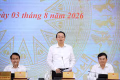 El viceministro de Finanzas Nguyen Duc Chi responde a las preguntas de la prensa. (Foto: VNA)