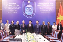 El presidente de Vietnam, Luong Cuong, y los delegados participantes en la reunión (Foto: VNA)