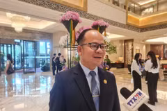 El miembro suplente y subjefe de la Comisión de Propaganda y Educación del Comité Central del Partido Popular Revolucionario de Laos, Khammone Chanthachith, en la entrevista (Foto: VNA)