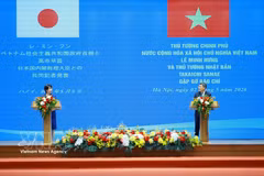 El primer ministro vietnamita, Le Minh Hung, y su homóloga japonesa, Takaichi Sanae, en la rueda de prensa (Foto: VNA)