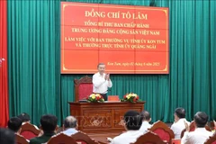 El secretario general del PCV, To Lam, se reúne con los Comités partidistas de Kon Tum y Quang Ngai (Foto: VNA)