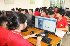 Invertir en instalaciones, capacitar al personal y construir escuelas de estándar nacional son soluciones para mejorar la calidad de la enseñanza en la provincia de Nghe An. (Foto ilustrativa: VNA)
