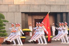 La guardia de honor marcha en revista frente al Mausoleo de Ho Chi Minh. (Foto de archivo: VNA)