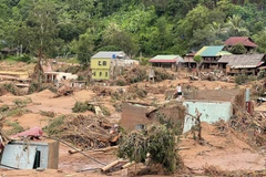 Cientos de casas en la comuna de My Ly (Nghe An) resultaron dañadas tras las inundaciones de julio de 2025. (Foto: VNA)