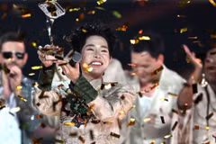 Cantante vietnamita Duc Phuc impresiona en concurso Intervision 2025