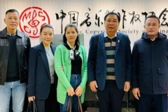 Dinh Trung Can (segundo desde la derecha), director del VCPMC, en la reunión de la CISAC en Beijing (China), en octubre de 2025. (Foto: nhandan.vn)