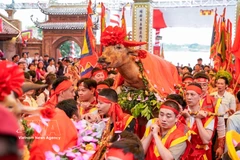 Una procesión en el Festival Tradicional de Bat Trang (Foto: VNA)