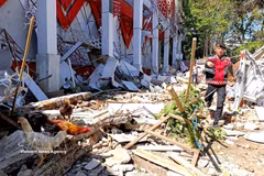 Un edificio derrumbado tras el terremoto en Manado, Sulawesi del Norte, Indonesia, el 2 de abril de 2026. (Foto: Xinhua/VNA)
