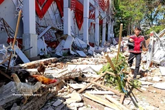 Un edificio derrumbado tras el terremoto en Manado, Sulawesi del Norte, Indonesia, el 2 de abril de 2026. (Foto: Xinhua/VNA)