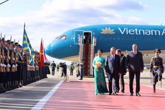 Ceremonia oficial de bienvenida al secretario general To Lam y su esposa en el Aeropuerto Vnukovo 2 de Moscú. (Foto: VNA)