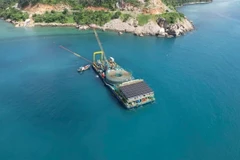 La Zona Especial de Con Dao ahora puede utilizar electricidad de la red nacional, lo que limita el uso de fuentes de energía diésel. (Foto plo.vn)