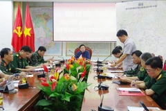 El viceprimer ministro Tran Hong Ha escucha los informes de las unidades (Foto: VNA)