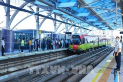 Tren urbano Nhon-Estación Hanoi (Foto: VNA)