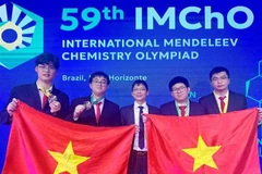 Los cuatro estudiantes vietnamitas que participaron en la IMChO obtuvieron medallas, incluyendo dos de oro y dos de plata (Foto: VNA)