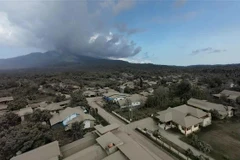 Erupción del monte Lewotobi Laki-Laki en el este de Indonesia. (Foto: Xinhua/VNA)