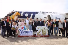 Ceremonia de bienvenida al turista internacional número 20 millones en Vietnam (Foto: VNA)