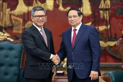 El primer ministro de Vietnam, Pham Minh Chinh, recibe al embajador de Indonesia en Hanoi, Denny Abdi (Foto: VNA)