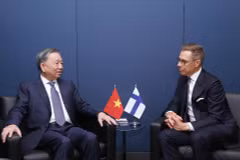 El secretario general del Partido Comunista de Vietnam, To Lam (izq.), se reúne con el presidente finlandés, Alexander Stubb, en septiembre de 2024 (Foto: VNA)