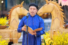 El director del Centro de Actividades Culturales y Científicas Van Mieu-Quoc Tu Giam, Le Xuan Kieu, interviene en el acto inaugural (Foto: VNA)