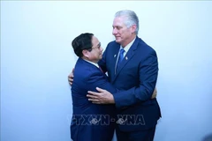 El primer ministro de Vietnam, Pham Minh Chinh (izquierda), se reúne con el primer secretario del Comité Central del Partido Comunista de Cuba y presidente de la República, Miguel Díaz-Canel Bermúdez (Foto: VNA)