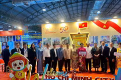 La quinta Exposición de Ciudad Ho Chi Minh y provincias amistosas en Savannakhet se celebra del 2 al 6 de abril en esa localidad laosiana (Foto: VNA)