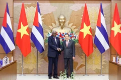 El presidente de la Asamblea Nacional de Vietnam, Tran Thanh Man, se reúne con el titular de la Asamblea Nacional del Poder Popular y del Consejo de Estado de Cuba, Esteban Lazo Hernández (Foto: VNA)