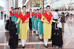 Vietnam Airlines lanza el programa especial “Cat canh tu hao Việt Nam” (Despegar con el orgullo de Vietnam) en los vuelos entre Hanoi y Ciudad Ho Chi Minh (Foto: VNA)