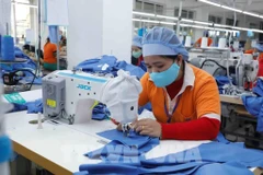 En la empresa textil Hung Viet, en la provincia de Hung Yen (Foto: VNA)