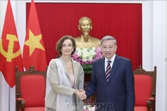 El secretario general del Partido Comunista de Vietnam, To Lam, recibe a la directora general de la UNESCO, Audrey Azoulay (Foto: VNA)