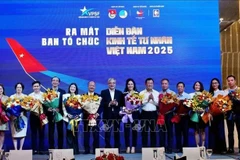 El comité organizador del Foro del Sector Privado de Vietnam 2025 (VPSF 2025) debuta (Foto: VNA)