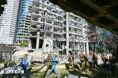 Un edificio destruido después de un ataque en Ramat Gan, Israel. (Foto: Xinhua/VNA))