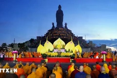 Ceremonia de oración por la paz en el Complejo Turístico Nacional de la montaña Ba Den, en la provincia sureña de Tay Ninh. (Foto: VNA)