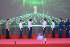 Acto de inauguración de la primera línea de envasado de alimentos en papel Tetra Recart® en Vietnam (Foto: nhandan.vn)