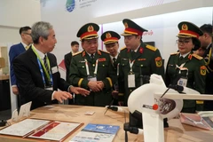 Oficiales del Ministerio de Defensa de Vietnam participan en Singapore Airshow 2026 (Foto: VNA)