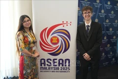 Los estudiantes de relaciones internacionales Pedro Toscano, de la Universidad de Palermo, y Florencia Camila Gómez, de la Universidad del Salvador (USAL-UB) (Foto: Cortesía de la Embajada de Vietnam en Argentina)