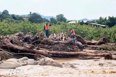 Las autoridades buscan urgentemente a los desaparecidos en la comuna de Chieng So (Foto: VNA)